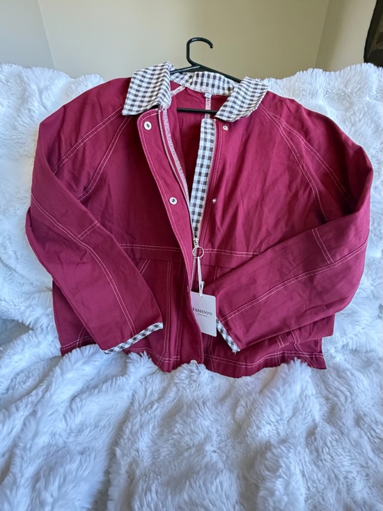 Jackets & Blazers - NWT Cropped Barn Jacket With Gingham Plaid Trim. Burgundy/Maroon. Size Small